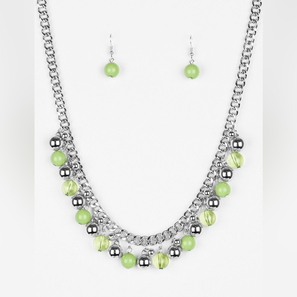 NWT Paparazzi Green “Keep a Glow Profile” Necklace and Earrings Set